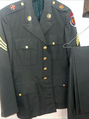 Vintage  US Army green dress uniform  Vietnam War era.